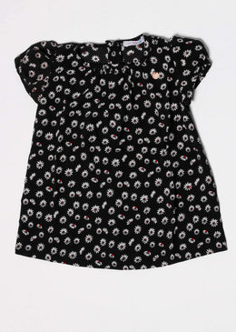 Vestido com estampa corrida de florzinha, fecho completo nas costas em botão.Lindo, delicado e ideal para usar em qualquer ocasião.SKU: V251Composição: 97% Poliéster | 3% Elastano... 