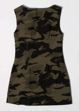 Vestido Infantil com estampa camuflada e fecho em zíper frontal.Composição: 98% Algodão 2% Elastano. TABELA DE EQUIVALÊNCIA TAMANHO EQUIVALE A: P 0 a 3 meses... 