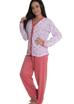 Com um estilo clássico, este pijama de malha é super macio e quentinho possui abotoamento frontal que auxilia na amamentação e em pós cirurgias. Com caimento... 