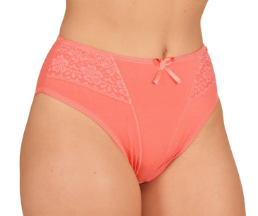 Calça confeccionada em cotton , ideal para quem busca o conforto do dia a dia.Modelo cintura alta e laterais larga ,  detalhe em renda e... 