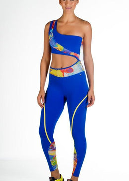 Macacão com recortes em tule e fabricado com tecido Authentic®, a proposta desse tecido é oferecer conforto.Ele proporciona ótima sustentação com elasticidade equilibrada. A alta... 
