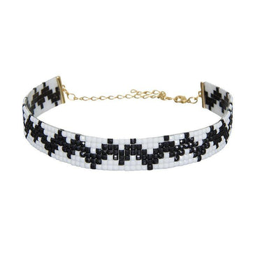   Colar choker com faixa de mosaico e acabamentos em metais folheado a ouro 18k. Características:- Marca: LE DIAMOND- Referência: CLD0738 Especificações:- Excelente qualidade e... 