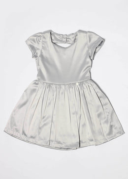 Vestido infantil com decote nas costas e fecho em zíper.Composição: 66% Poliéster | 32% Algodão | 2% Elastano Forro: 100% AlgodãoSKU: V256 TABELA DE EQUIVALÊNCIA TAMANHO EQUIVALE... 
