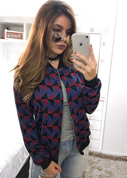 Jaqueta Bomber ideal para dias que pedem por mais praticidadeComposição69% poliester30% viscose1% elastano 
