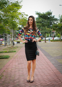 Linda Blusa de laço, feita em crepe 100% Viscose  