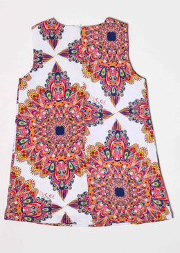 Lindo vestido branco, estampado na cor rosa com figuras geométricas.SKU: V239Composição: 97% Poliéster | 3% Elastano TABELA DE EQUIVALÊNCIA TAMANHO EQUIVALE A: P 0 a... 