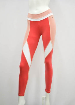 Calça Legging com cós em duas cores e recortes em toda extensão da perna. Fabricado com tecido Authentic® a proposta desse tecido é oferecer conforto.... 