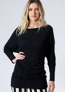 Blusa de viscose com ponto de tricot e com elastano para ajustar melhor no corpo, a cava é morcego com manga mais ajustada no antebraço. Modelagem... 