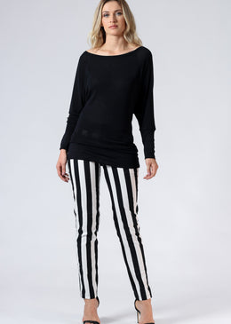 Blusa de viscose com ponto de tricot e com elastano para ajustar melhor no corpo, a cava é morcego com manga mais ajustada no antebraço. Modelagem... 