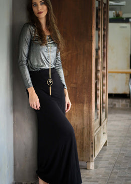 Saia longa elegante.Saia longa tecido de ótima qualidade, modelagem soltinha. Ideal para usar no dia-a-dia,com uma blusinha básica o look ficará perfeito. O modelo longo é... 