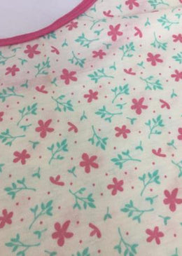 Camisola modelo camiseta , malha estampada , viés combinando com as estampas.Ótimo para relaxar em casa e ter uma noite de sono confortável. Composição:   67% Poliéster33%... 