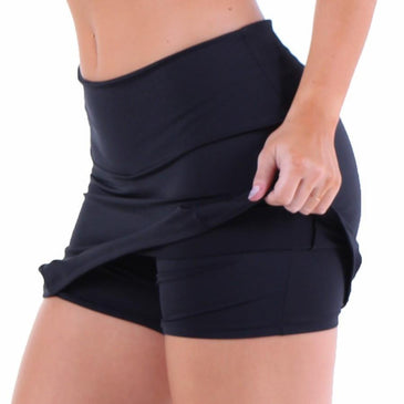 Short Saia em tecido liso preto e babadinho na barra. Short embutido na saia.  Marca: Carioca Fit Composição: 90% Poliéster e 10% Elastano 