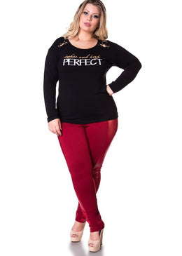 Marca: LepoqueBlusa Plus Size Viscolycra com Fóil e IlhosesComposição do produto: 94% viscose 6% elastanoImportante:- Os acessórios utilizados na produção das fotos não acompanham o produto.  
