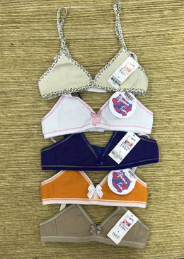 Kit com 3 soutiens  de algodão com alças reguláveis, colchete regulável, cores diversas. Super macio e confortável, é o maior sucesso entre as meninas. Elástico... 