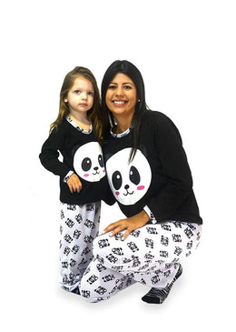   Tecido e modelagem que proporcionam muito conforto.   Calça estampada com pequenos pandas , e uma divertida estampa frontal na blusa. Obs: Esse modelo... 