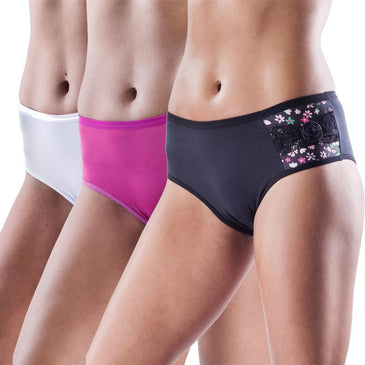 Kit sortido com 3 calcinhas.Linda Calçola Plus Size Em Microfibra RomanticDetalhe em renda e tecido lateral, abrange todo quadril e cintura, garantido conforto e segurança.Composição:... 