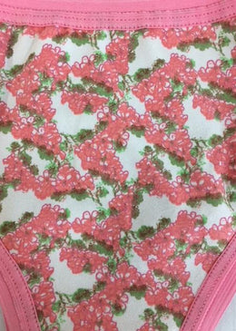 Calça de cotton , sem elástico o que proporciona mais conforto .peça  ideal para ser usada em seu dia a dia e de suas clientesComposição:92%algodão 8%poliéster... 