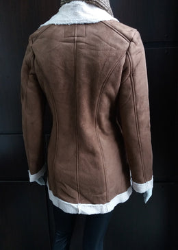 Sobretudo camurça com pelo zipper frente Composição 100% Poliester 
