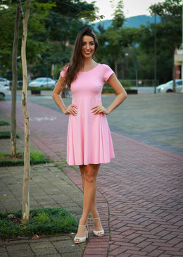 Vestido godê rodado midi ,Feminilidade e romantismo são palavras que Definem esse modelo godê.De comprimento midi ele é uma ótima opção. Para várias ocasiões. Possui um... 