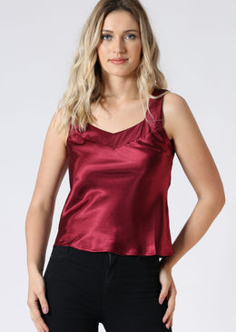 Blusa de cetim com alças largas. Decote nas costas mais aberto que valorizam essa região.  Coringa na hora de compor looks.Tabela de medidas: P= 36M= 38G=... 