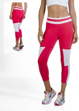Legging com detalhes no tecido Jump, dando um toque diferenciado em cada peça. Fabricado com tecido Authentic®, a proposta desse tecido é oferecer conforto. Ele... 