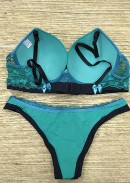 Luxuoso conjunto de bojo com microfibra e renda, com cós largo e elástico embutido, lacinhos como detalhe, alças e colchetes reguláveis.tecido 82% poliamida e 18%... 