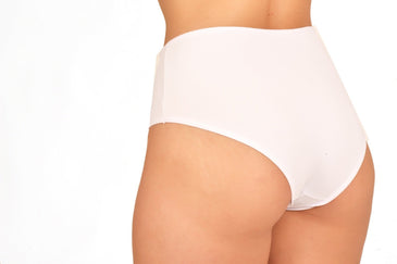 Calça confeccionada em micro fibra , ideal para quem busca o conforto do dia a dia.Modelo cintura alta e laterais larga , não possui nenhum... 