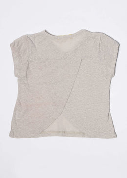 Blusa infantil com decote transpassados nas costas.Manga curtaIdeal para dias ensolarados e brincar no parque.SKU: BLF49Composição: Poliéster 34% | Algodão 34%.TABELA DE EQUIVALÊNCIA TAMANHO EQUIVALE... 