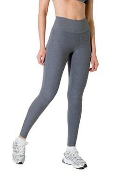 Linda calça legging no tecido suplex com bastante elastano. Modelo cintura alta que modela o corpo e perna inteira.Tamanhos:P ( veste manequim 36/38)M ( veste... 