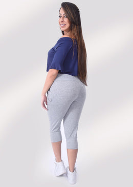 Bermuda  Saruel em malha visco lycra Com bolsos e estampa frente barra com punho largo Composição 96% Viscose 04% Elastano           ... 