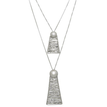   Colar Duplo Com Piramides Aramado. Folheado a ródio branco, com pingentes de pirâmides em metal e acabamento com corrente dupla veneziana. Características:- Marca: LE... 