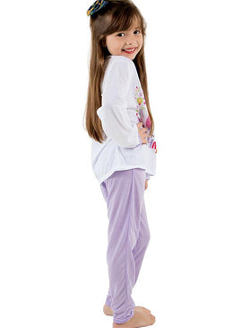 O pijama longo infantil em malha é um conjunto super confortável, que proporcionará excelentes noites de sonos para as pequenas. A calça possui modelo soltinho,... 