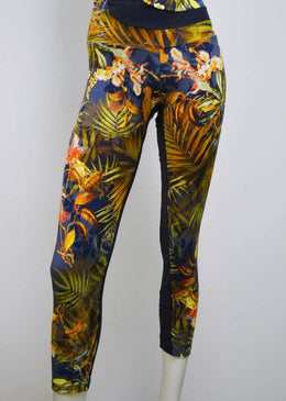 Calça com recorte que faz toda diferença no corpo, fabricada com o tecido de alta qualiadade, foi desenvolvida para dar maior conforto nas atividades físicas... 