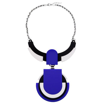Colar Simone acrílico geométrico com corrente em metal folheado a ouro 18k. Características:- Marca: LE DIAMOND - Referência: CLD0586Especificações: - Excelente qualidade e acabamento - Perfeito para mulheres que... 