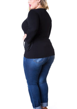 Marca: BerthageBlusa Plus Size em Viscolycra com ChiffonComposição do produto: 94% viscose 6% elastanoImportante:- Os acessórios utilizados na produção das fotos não acompanham o produto. 