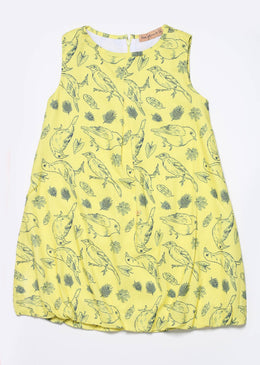 Vestido infantil, com fecho de zíper nas costas.Modelagem da saia: Balone.Estampa de pássaros.SKU: V274Composição: 58% Algodão | 42% ViscoseForro: 100% Algodão TABELA DE EQUIVALÊNCIA TAMANHO... 