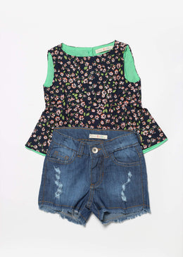 Conjunto Infantil Doc Kids, composto por blusa estampada na cor marinho, confeccionada em tecido plano, com fechamento traseiro por botões e shorts confeccionado em jeans,... 