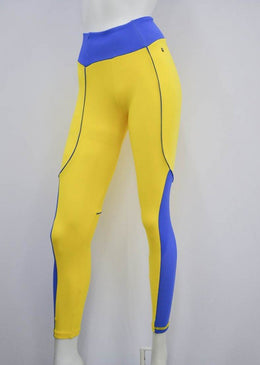 Legging com detalhes no tecido Jump, dando um toque diferenciado em cada peça. Fabricado com tecido Authentic®, a proposta desse tecido é oferecer conforto. Ele... 