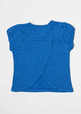 Blusa infantil com decote transpassados nas costas.Manga curtaIdeal para dias ensolarados e brincar no parque.SKU: BLF49Composição: Poliéster 34% | Algodão 34%.TABELA DE EQUIVALÊNCIA TAMANHO EQUIVALE... 