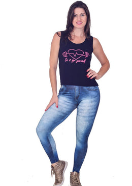 Calça legging fake jeans em tecido suplex. Super em alta no mundo da moda a calça fake jeans está sendo bastante requisitada. Feita com a técnica... 