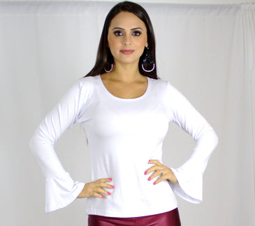 Blusa básica de malha viscolycra manga longa flare. Peça básica que combina com vários looks.Tecido: Viscolycra.Tamanho P: Veste manequim 36/38Tamanho M: Veste manequim 40Tamanho G:... 