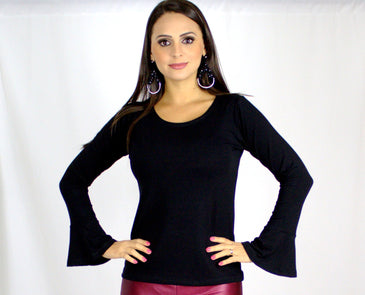 Blusa básica de malha viscolycra manga longa flare. Peça básica que combina com vários looks.Tecido: Viscolycra.Tamanho P: Veste manequim 36/38Tamanho M: Veste manequim 40Tamanho G:... 