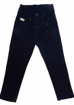 Calça Clássica de Sarja disponíveis nos tamanhos 01, 02, 08, 10, 12, 14, 16.A calça Possui Elástico Regulador de Tamanho , podendo ser ajustada no... 