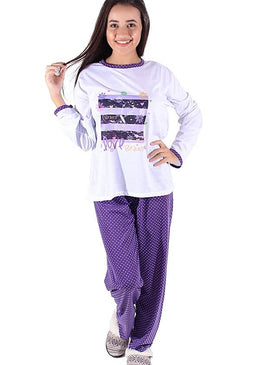 O pijama que todo mundo ama em estampas fofas e tecido super macio para as suas noites serem perfeitas!Possui blusa com estampa frontal, acabamento em... 