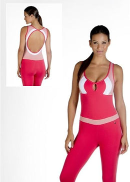 Macacão com tapa bumbum fabricado com tecido Authentic®, a proposta desse tecido é oferecer conforto. Ele proporciona ótima sustentação com elasticidade equilibrada. A alta capilaridade... 
