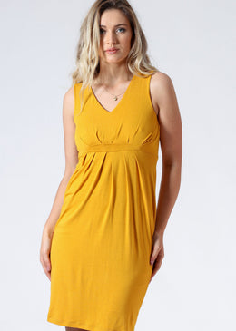 Vestido de malha com drapeado no busto, ajuda a valorizar essa região e disfarça a barriga.É um vestido versátil  para diversas ocasiões dependendo da  combinação... 