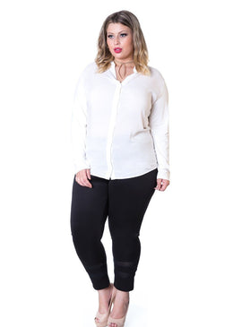 Marca: BerthageCamisete Plus Size Viscolycra com ViscoseComposição do produto: Costas e mangas: 94% viscose 6% elastano - Frente: 100% viscoseImportante:- Os acessórios utilizados na produção das... 