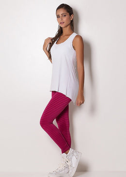 Um produto da marca Detalex Fitness:Camiseta Navalhada ultra fashion com recortes nas costas, que proporciona mas conforto, por ser maior na parte de trás, tapando... 