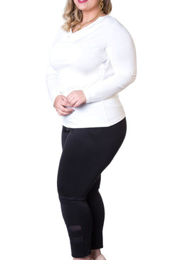 Marca: BerthageBlusa Plus Size Viscolycra Gola BobaComposição do produto: 94% viscose 6% elastanoImportante:- Os acessórios utilizados na produção das fotos não acompanham o produto. 