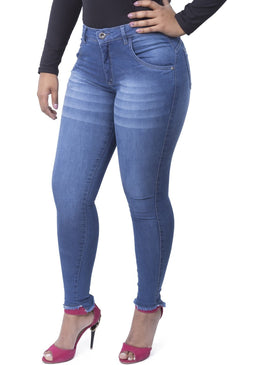 
Calça Feminina


Modelo Skinning
Cintura Alta

Marca: Dinho´s Jeans

Tecido: Jeans

Composição: 78,5% Algodão 20% Poliester 1,5%Elastano 
Modelo veste tamanho: 40
 